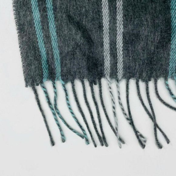 Steve Madden Mid Weight Cozy Plaid Muffler Scarf - Picture 4 of 7